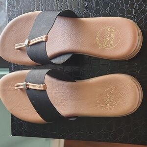 Andre Assous  featherweight Sandals